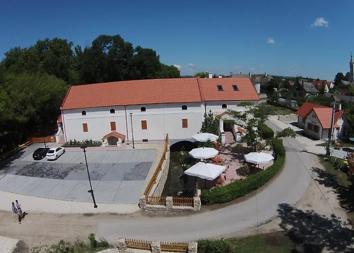 Eszterhazy Apartment *